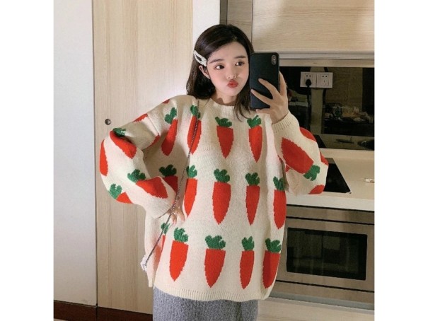 Dámsky pletený sveter s mrkvou krémová