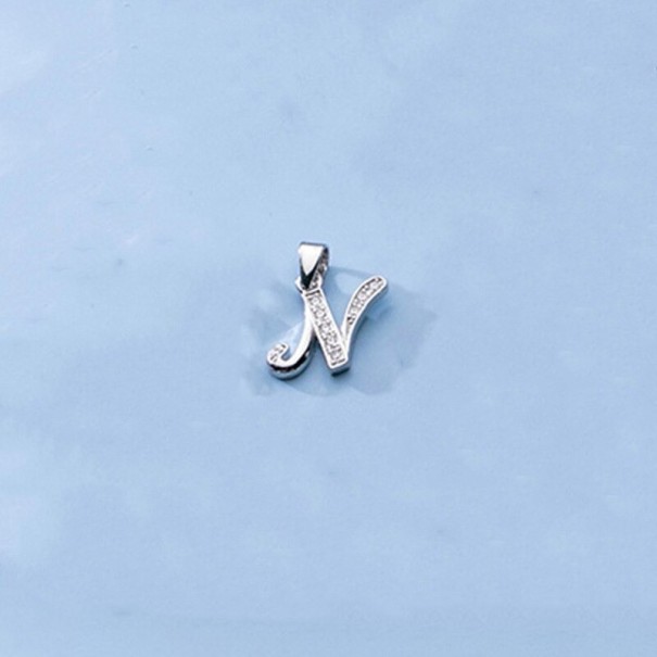 Dámský přívěsek s písmenem abecedy N