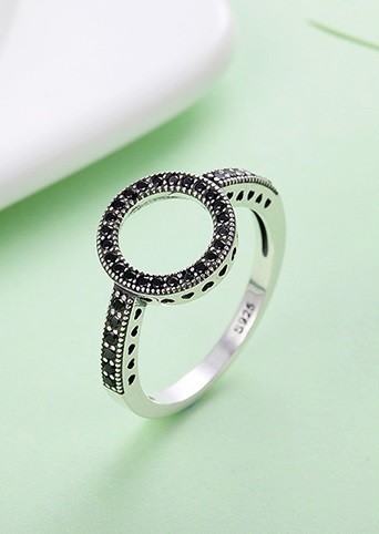 Dámský stříbrný elegantní prsten černá 9