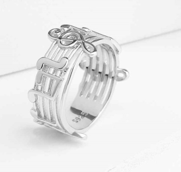 Dámský stylový stříbrný prsten - NOTY 6