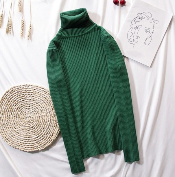 Dámsky sveter s rolákom G225 tmavo zelená L