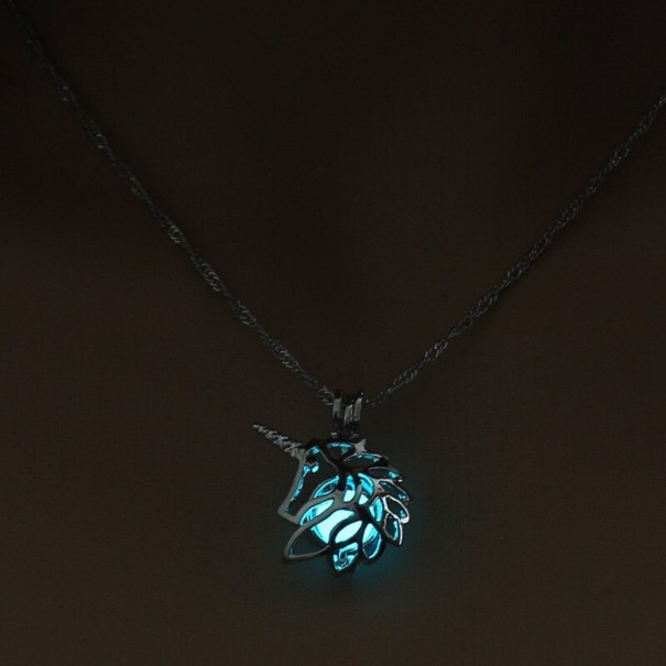 Dámský svíticí náhrdelník s přívěskem 5