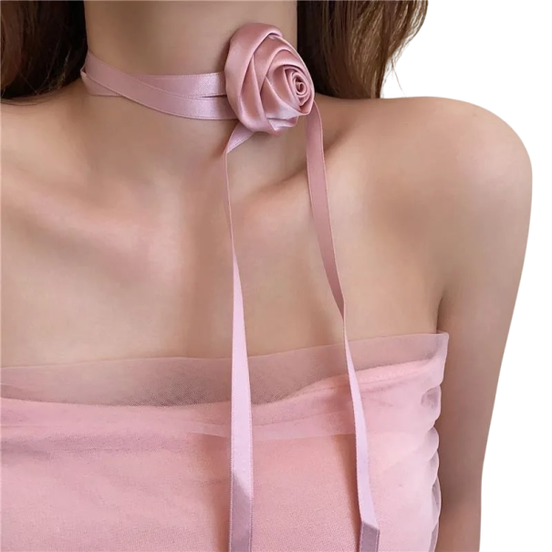 Dámský zavazovací choker s krajkou a růží, různé barvy, elegantní módní doplněk vhodný pro slavnostní a volnočasové nošení růžová