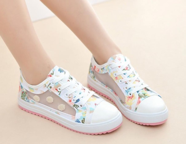 Damsneakers med blommönster