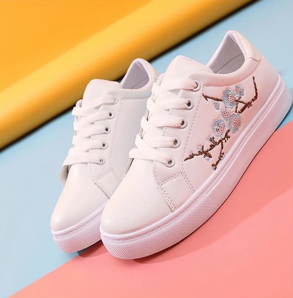 Damsneakers med blommor J1175