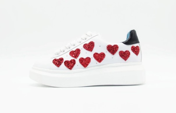 Damsneakers med hjärtan