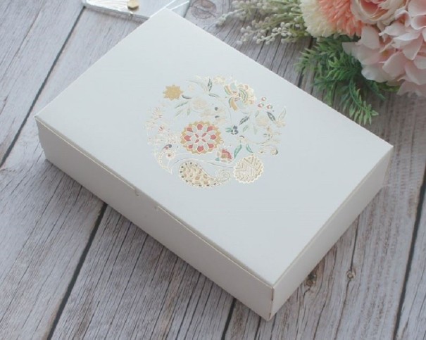 Darčeková krabička s kvetinami 10 ks L