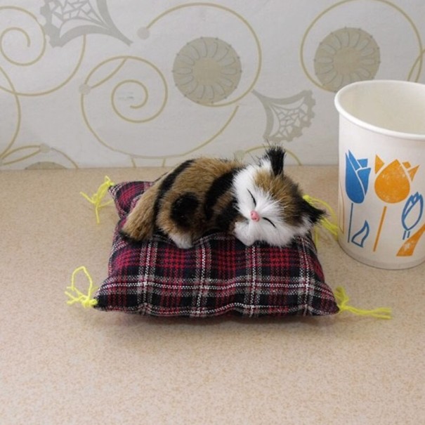 Decoratief kussen met een kat bruin