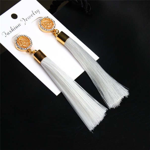 Decoratieve oorbellen voor dames Kwastjes J3196 wit