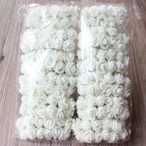 Decoratieve schuimrozen 144 stuks J3280 crème