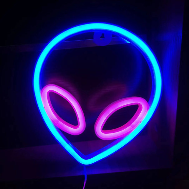 Décoration murale néon LED 22 x 19,5 cm Tête d’alien Motif lumineux au mur USB ou 3x piles AA Décoration science-fiction bleu