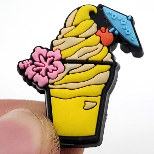 Décoration pour crocs glace dans un gobelet motif PVC jaune beige bleu rose ornement pour chaussures crocs accessoire de chaussures pour trous 1