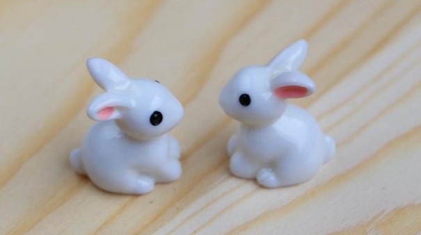 Decorative Bunny for the Garden J559 short ears