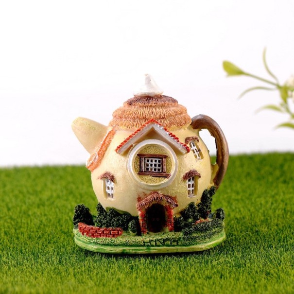 Decorazione in miniatura casetta magica a forma di teiera Figura in resina 8,4 x 7,9 cm Per vaso di fiori e mensola 1