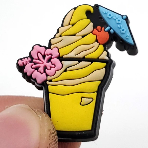 Decorazione per crocsy gelato in bicchiere motivo PVC giallo beige blu rosa ornamento per scarpe crocs accessorio per calzature con fori 1