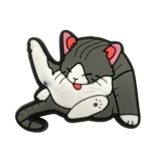 Dekorace na crocsy olizující se kočka 2–3 cm PVC vícebarevná ozdoba na obuv doplněk pro crocsy a nazouváky 1