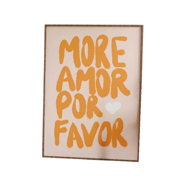 Dekorační plakát na zeď More Amor Por Favor s výraznou typografií 40 x 60 cm plátěný tisk měkké provedení bez rámu žlutý interiérový doplněk 1