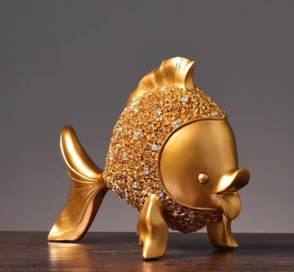 Dekoracyjna rzeźba złotej rybki 1