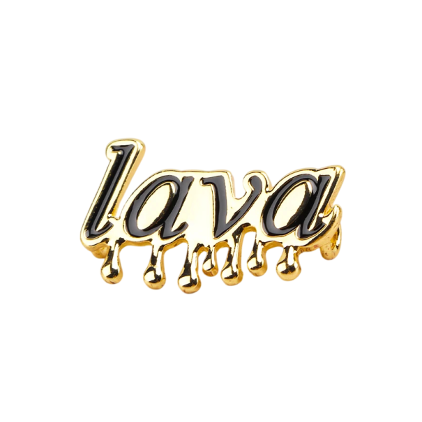 Dekoration til snørebånd med teksten lava i metal i guld farve pynt til snørebånd med tekstmotiv til snørebåndssko 1