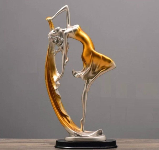Dekorativ statue af en danser guld L