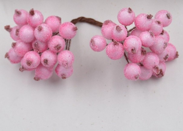 Dekorativer Strauß künstlicher Beeren 19