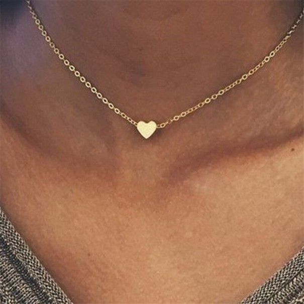 Delicado collar de corazón para mujer dorado