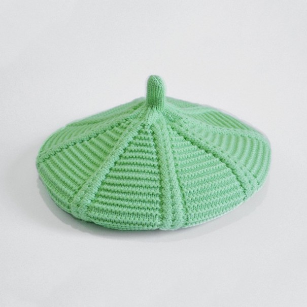 Dětský háčkovaný baret zelená