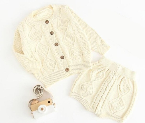 Detský pletený sveter a kraťasy L1170 krémová 12-24 mesiacov