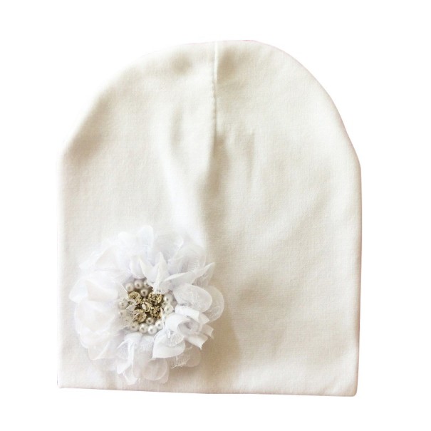 Dievčenská čiapka s kvetinou biela