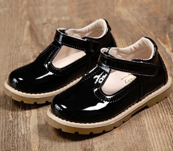 Dievčenské lakované topánky A83 čierna 26