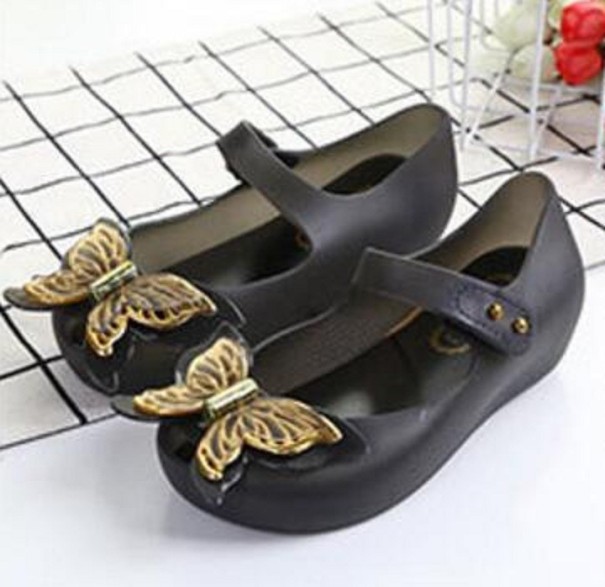 Dievčenské sandále s motýlikom čierna 23