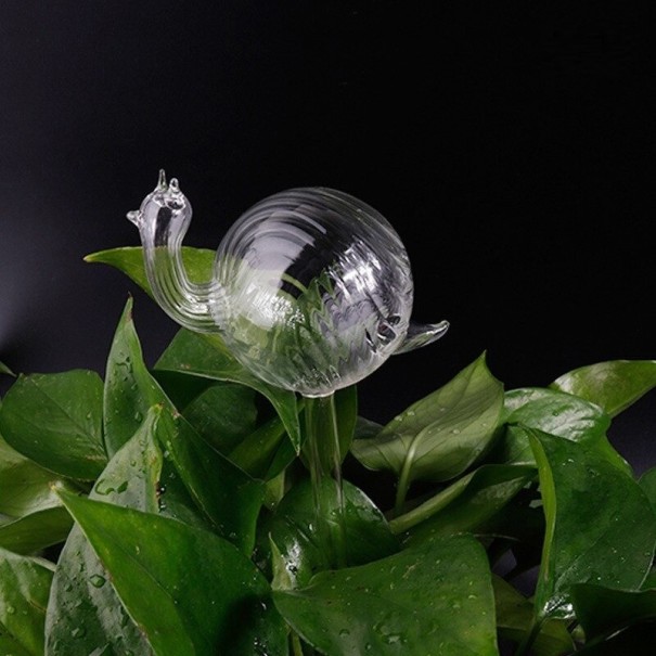 Distributeur d'eau à piquer dans le pot de fleurs 2