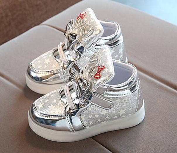 Dívčí svítící boty s hvězdičkami stříbrná 24