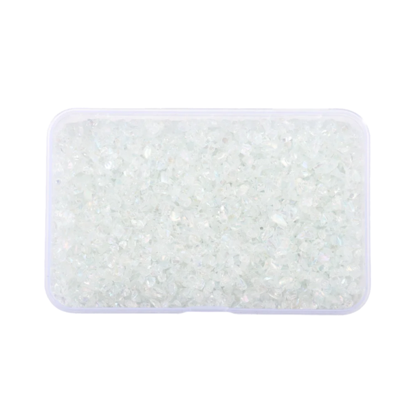 Drcené skleněné kameny do pryskyřice 80 g Dekorační třpytivý materiál na odlévání šperků, umění a DIY tvoření s krabičkou bílá