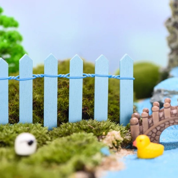 Dřevěný modelový plot 90 cm Výška 5,1 cm Šířka 7,2 cm Miniaturní oplocení pro dioráma a modelovou krajinu modrá