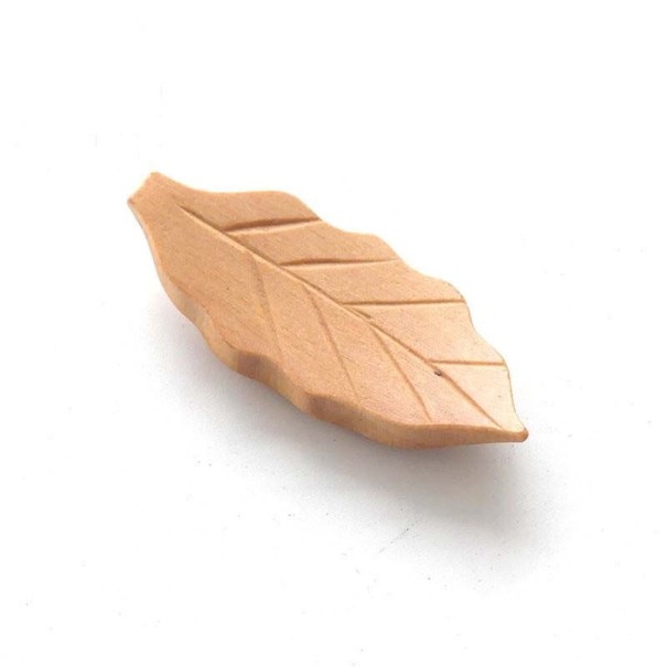 Dřevěný podstavec na hůlky ve tvaru listu světle hnědá