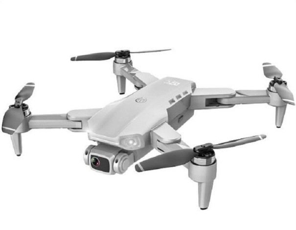 Dron s kamerou a náhradními bateriemi stříbrná