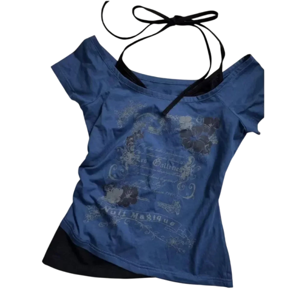 Dubbellaags dames T-shirt met Les Galleries-print. Off-the-shoulder halslijn. Elegante gelaagde top met kantmotief op de voorkant. donkerblauw L