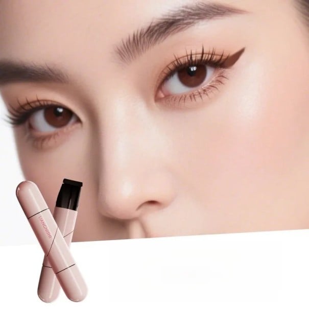 Dvojstranná razítková tužka na oční linky 1,5 ml + 1,5 ml pro levé a pravé oko ve 2 barevných variantách pro symetrické linky hnědá
