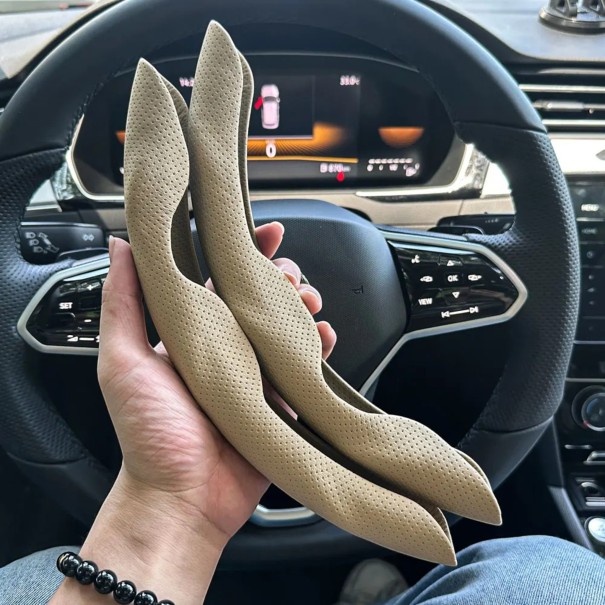 Dvoudielny návlek na volant 38 cm s ventilačnou perforáciou Protiskluzové bočné úchopy Pre guľatý aj D volant do auta béžový