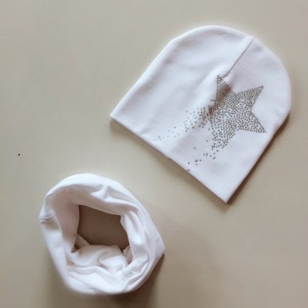 Dziecięca czapka i krawat z gwiazdą biały 1-4 lata