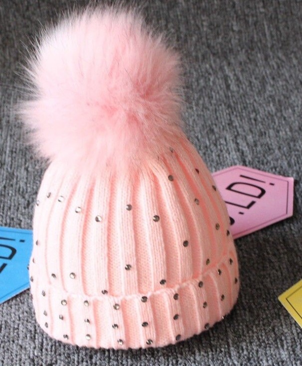 Dziecięca czapka zimowa z dżetów różowy