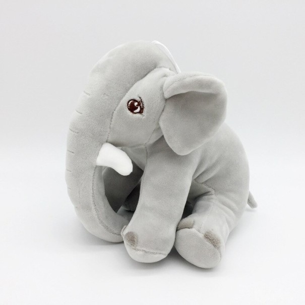 Elefante de peluche cinzento