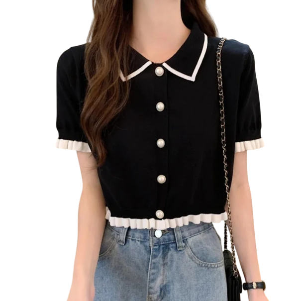 Elegant blus för damer med kort ärm Enfärgad blus i polyester med ränder på kragen och volanger på ärmarna Stilig topp med knappar svart L