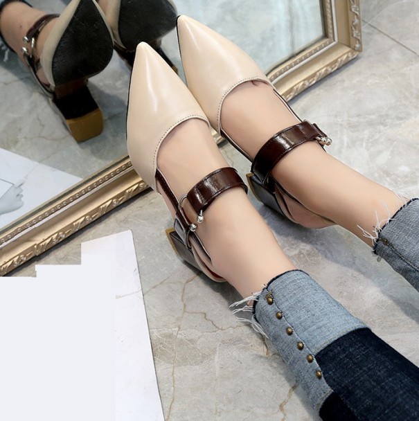 Elegant Court Shoes with Buckle J1297 cream 37