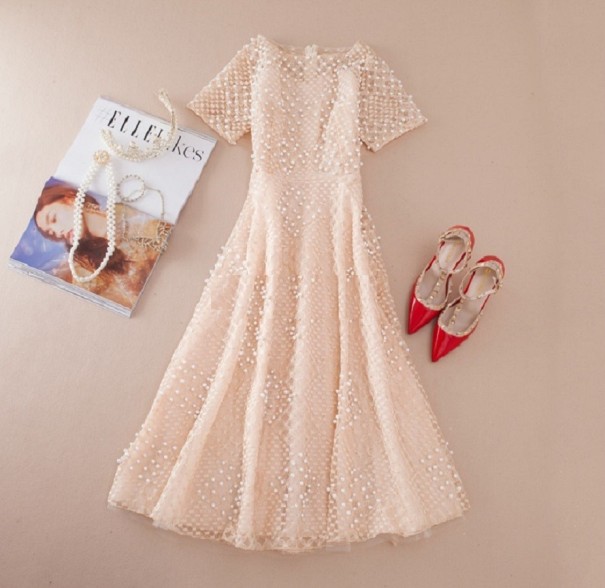 Elegant damekjole med perler beige L