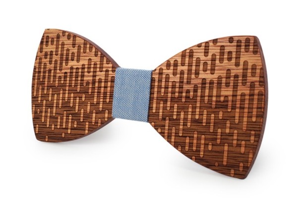 Elegant fluga i trä - graverad J659