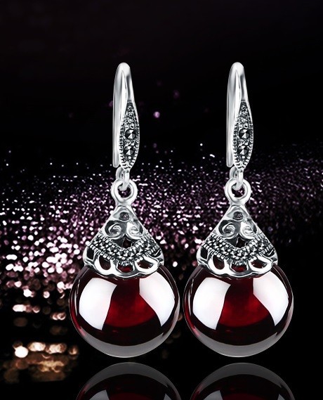 Elegant Silver Ladies' Earrings 1