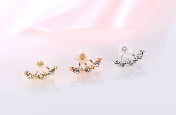 Eleganta blomörhängen J1920