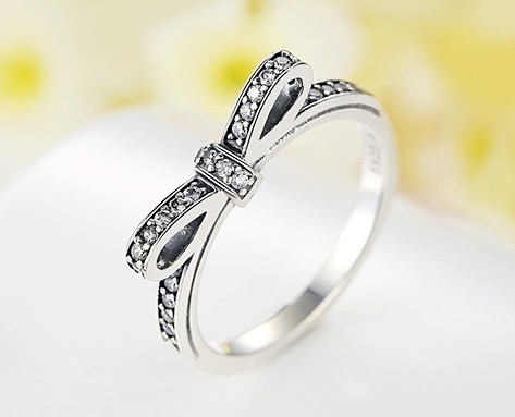 Eleganter Ring mit Zirkon silbern 8